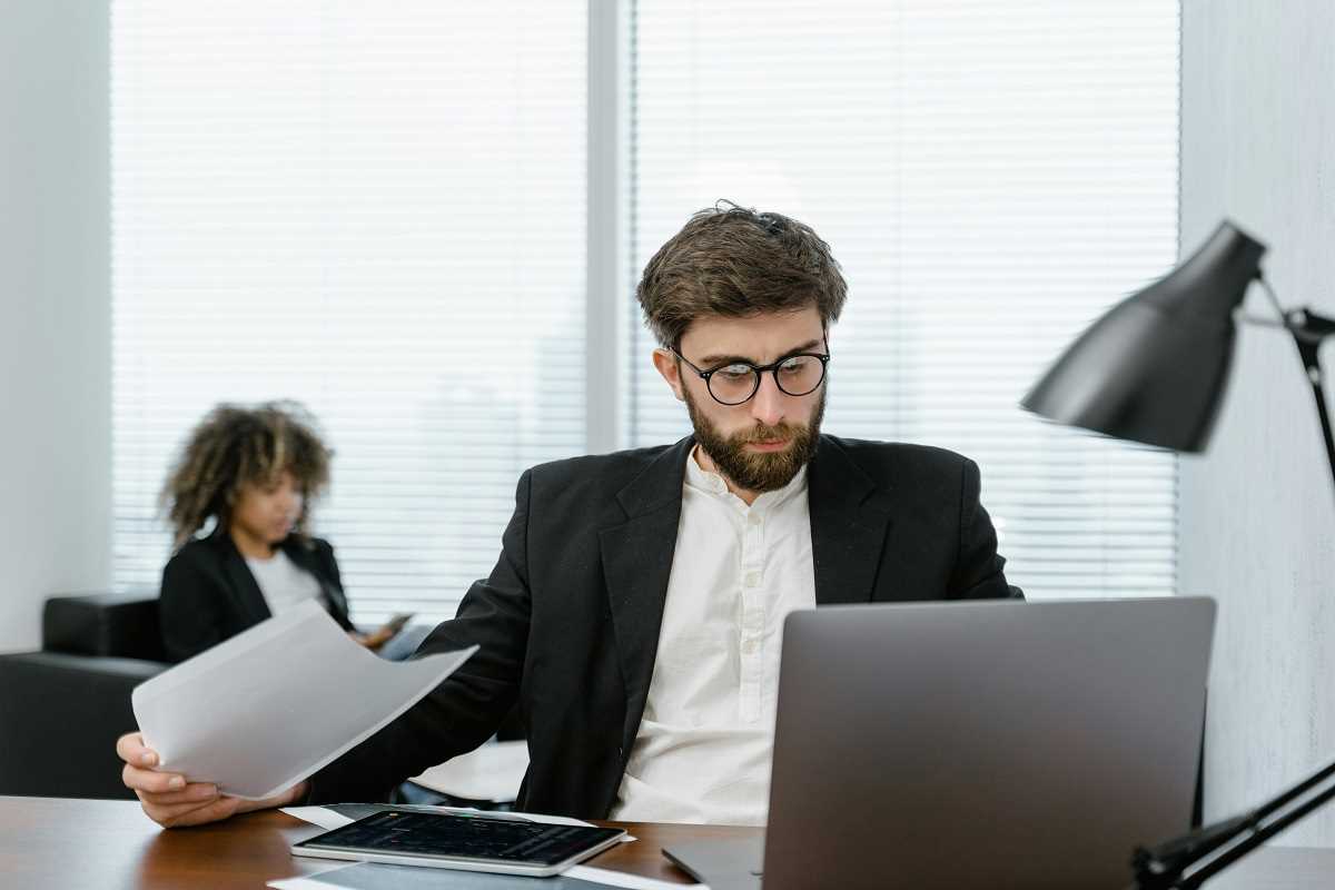  Financial Implications of Bootstrapping vs. Seeking Venture Capital